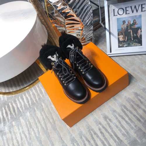 ルイヴィトン靴コピー 2022新品大人気NO.1   Louis Vuitton ルイヴィトン靴0393
